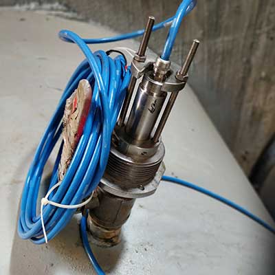 Hot tapping installation of bulk flow meters for a city-wide network